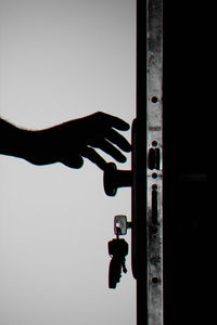 The Quiet Work of a DC Locksmith After a Break-In